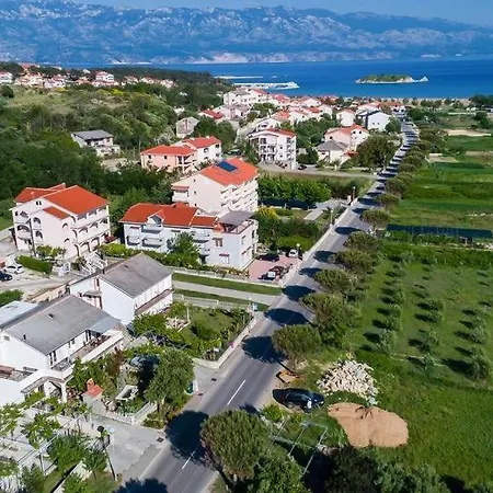 Apartments Lopar דירה *