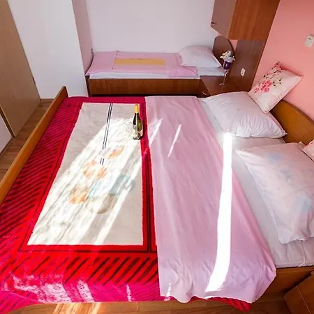 Apartments Lopar לופאר