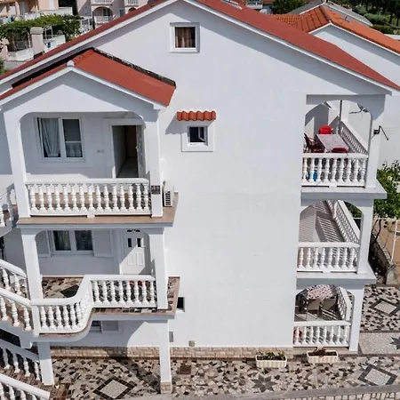 Apartments Lopar דירה לופאר