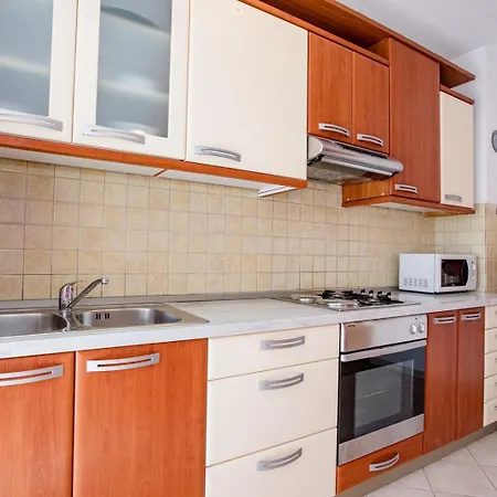 Apartments Lopar דירה *