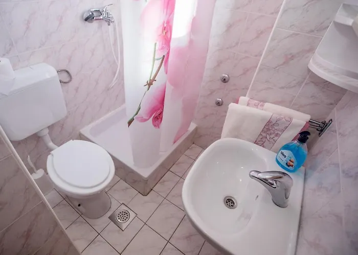 아파트 Apartments Lopar