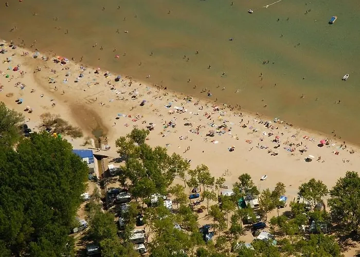 아파트 Apartments Lopar