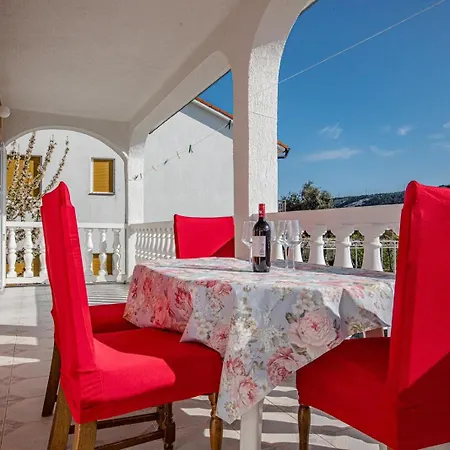 Apartments Lopar *